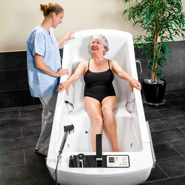 beka avero motion bath tub with patient and caregiver 4 600x600 1